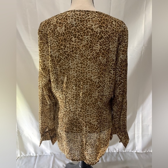 3/$28❤️EMMA&JAMES animal print V-neck long sleeve top size 12 - Picture 4 of 7